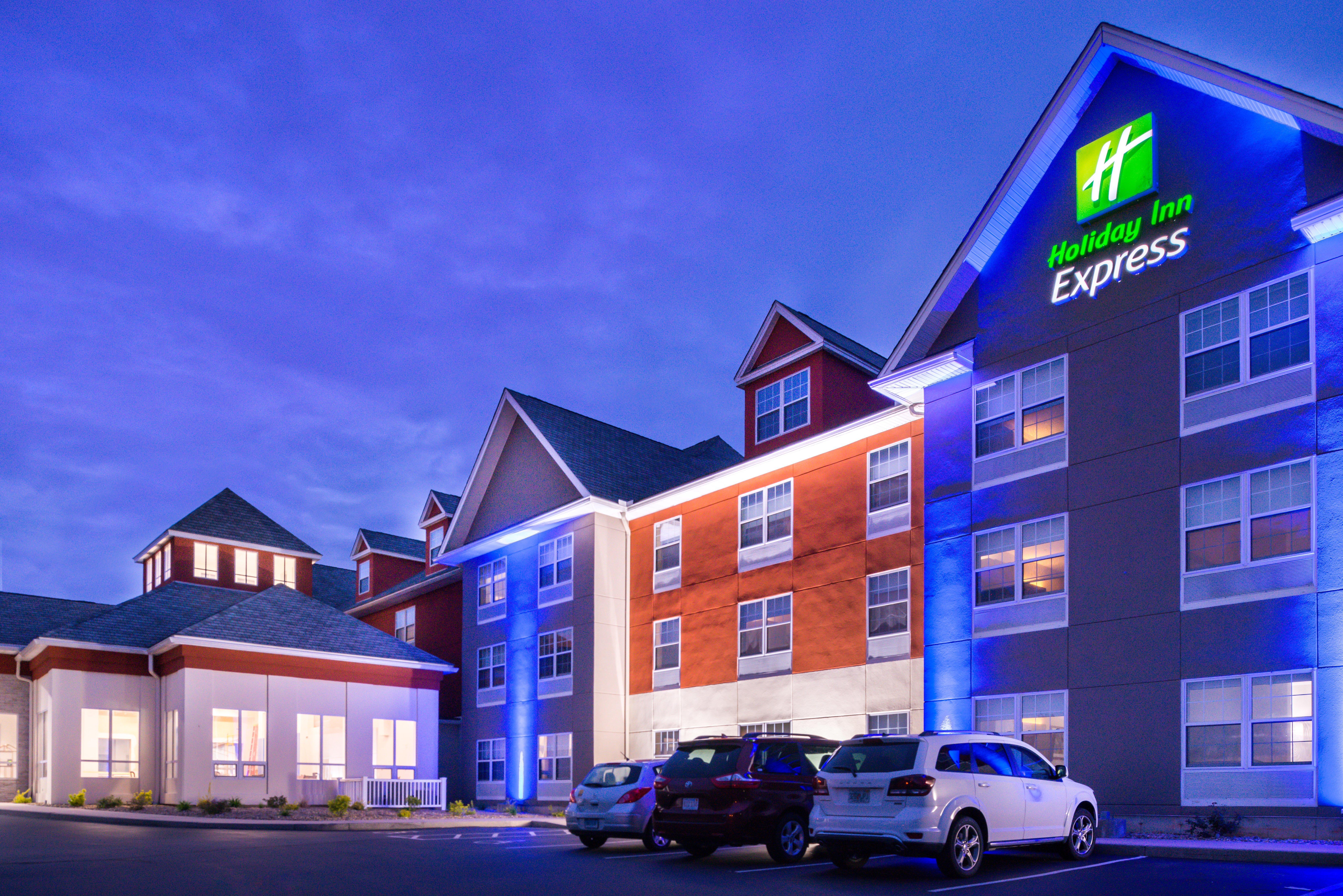 Holiday Inn Express Mystic, An Ihg Hotel Exterior photo